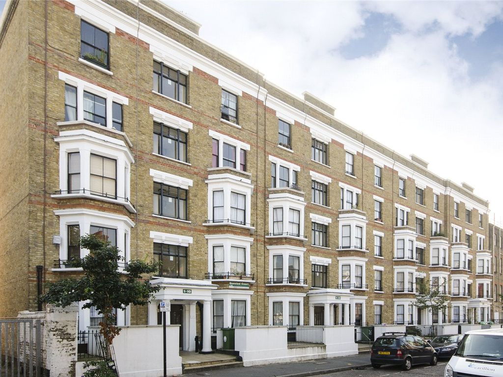 1 bed flat for sale in Quested Court, Brett Road, Hackney, London E8, £385,000