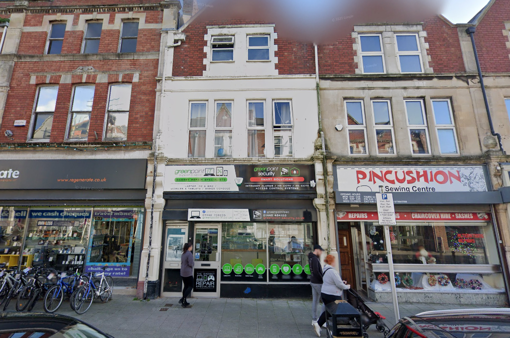 Retail premises to let in Holton Road, Barry CF63, £12,000 pa