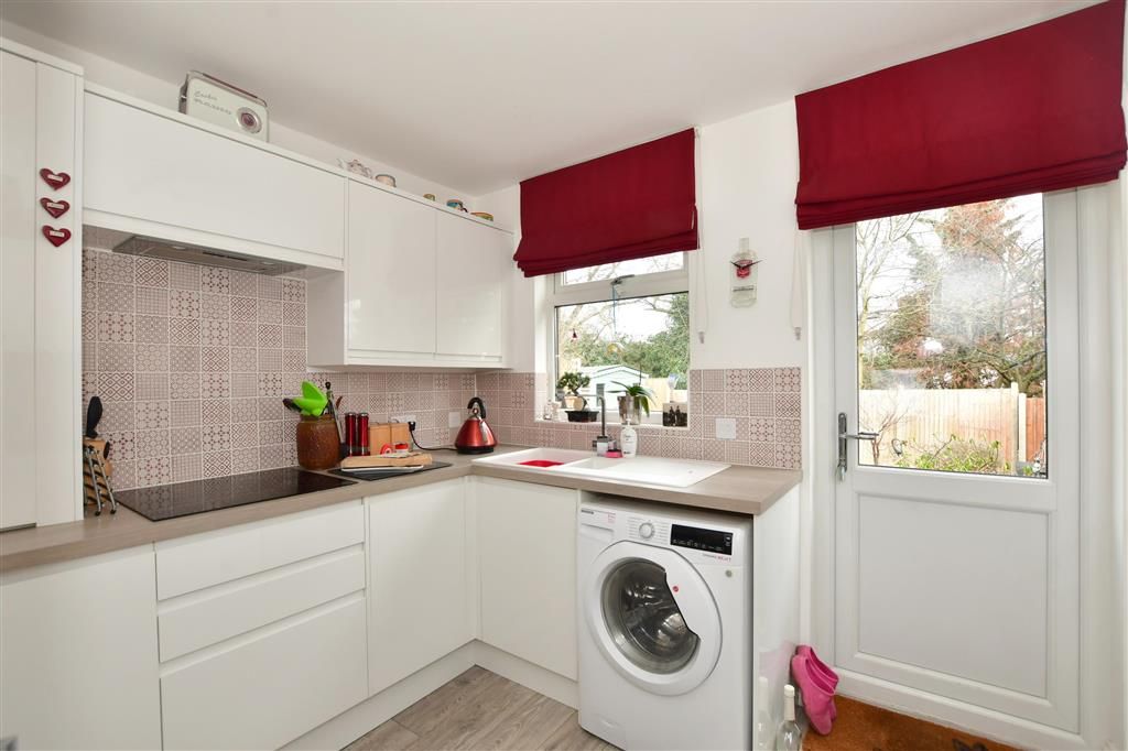 2 bed end terrace house for sale in Goldhaze Close, Woodford Green, Essex IG8, £375,000