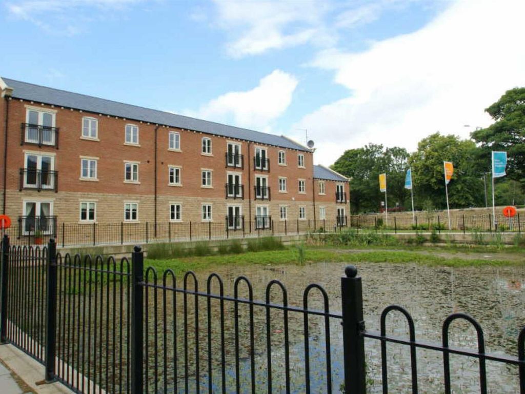 2 bed flat to rent in Eyres Mill Side, Armley, Leeds LS12, £825 pcm