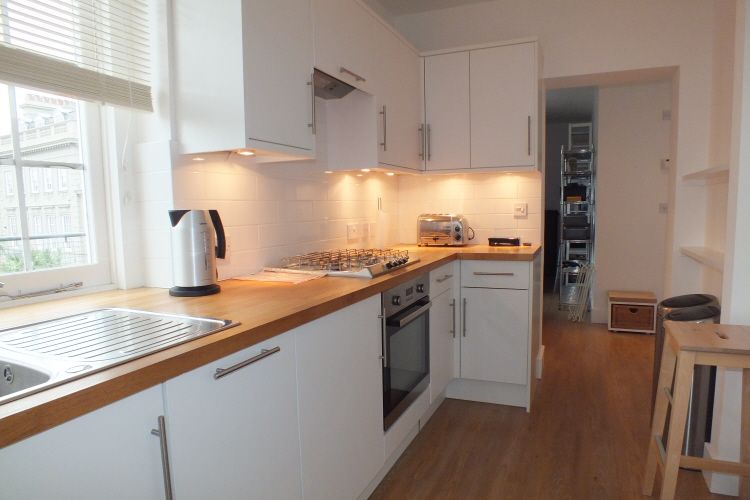 2 bed flat for sale in High Street, Esher KT10, £365,000