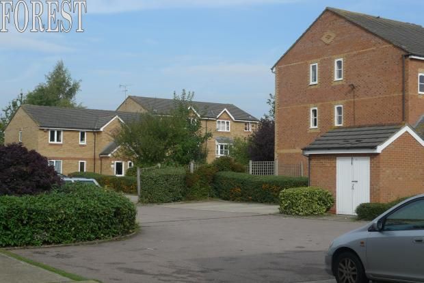 Studio to rent in Redford Close, Feltham, Middlesex TW13, £1,175 pcm