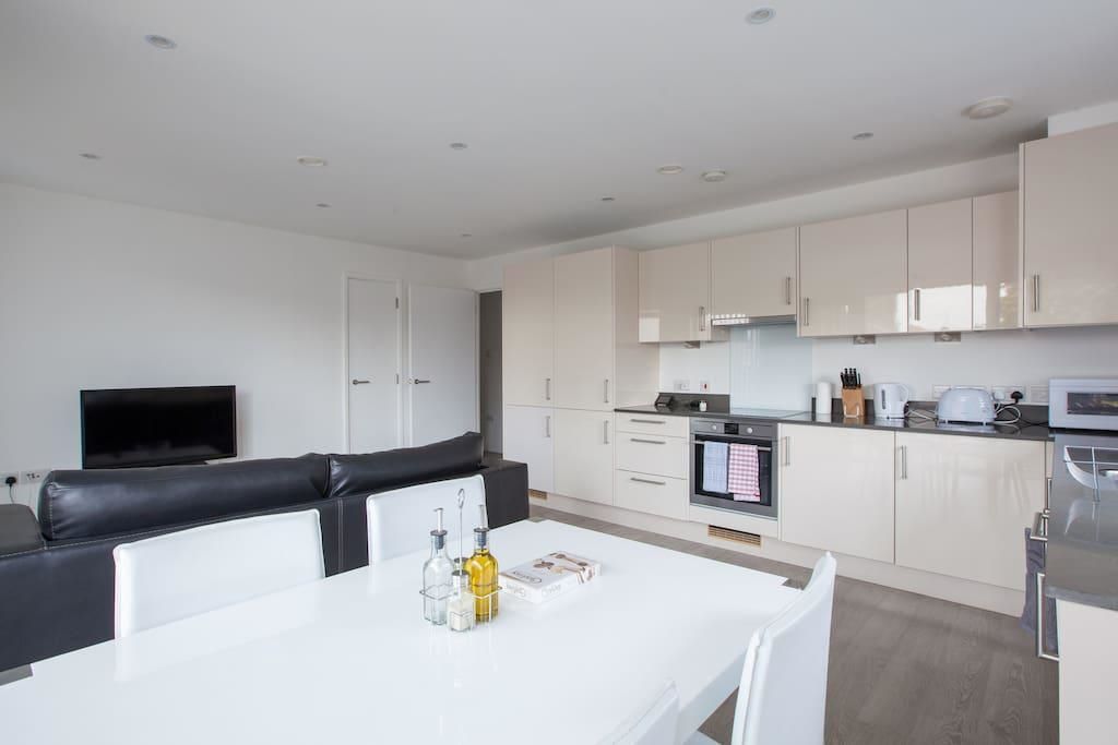 2 bed flat for sale in Pullman Building, Bermondsey Spa, Bermondsey SE16, £620,000