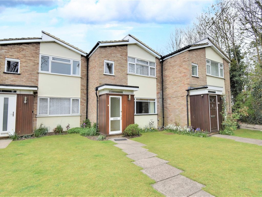 2 bed flat to rent in The Larches, Bushey, Hertfordshire WD23, £1,450 pcm