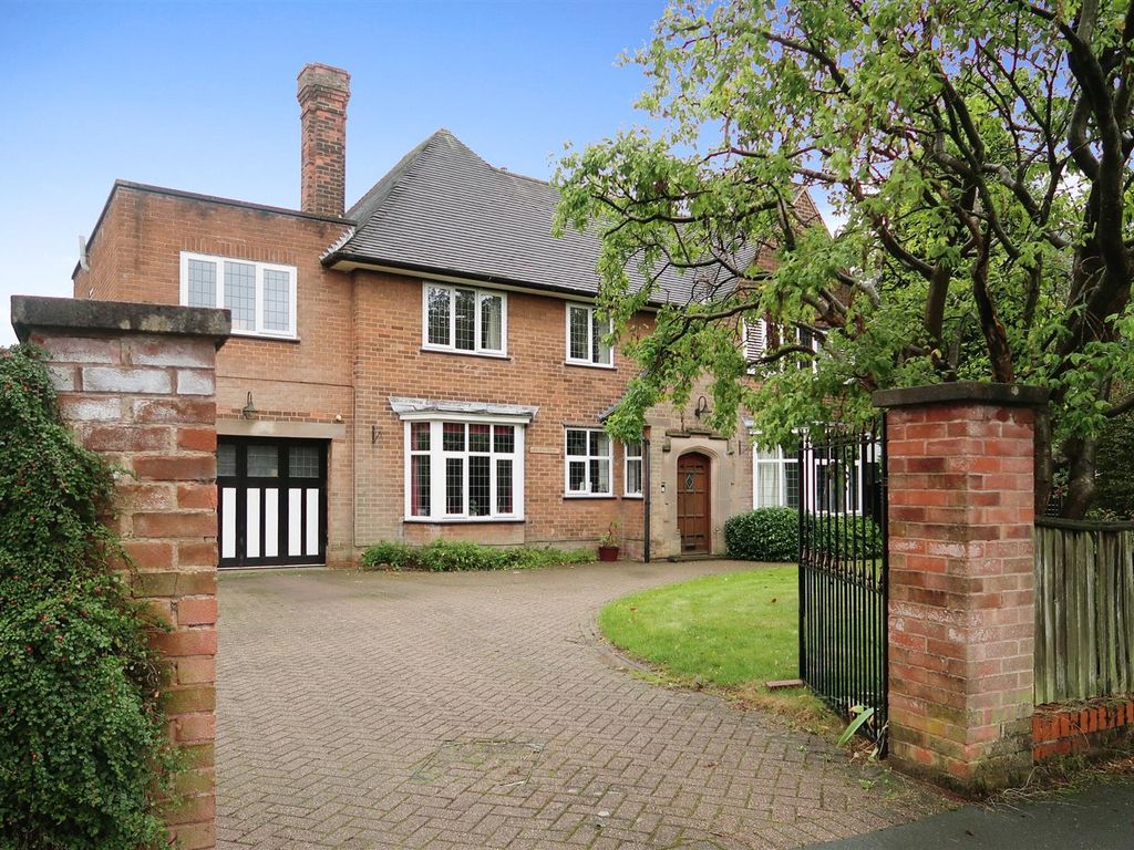 5 bed detached house for sale in Forest Hill, Mansfield NG18, £525,000