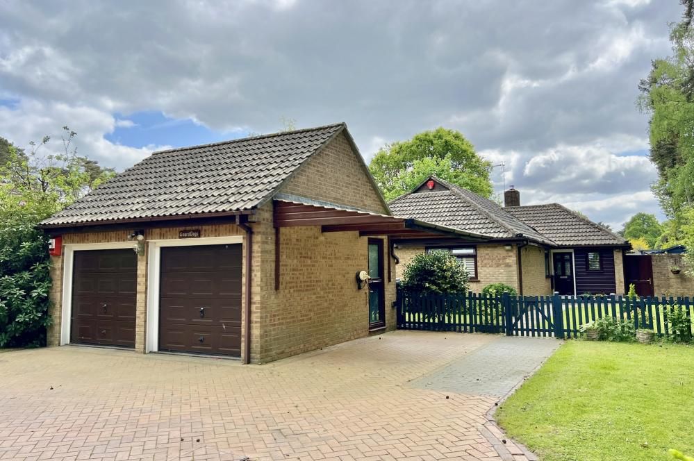 3 bed bungalow for sale in Horton Road, Ashley Heath, Ringwood BH24, £665,000