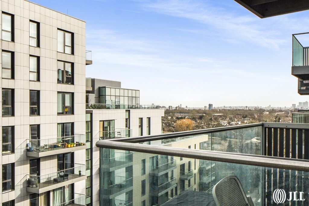 1 bed flat for sale in Woodberry Grove, London N4, £395,000