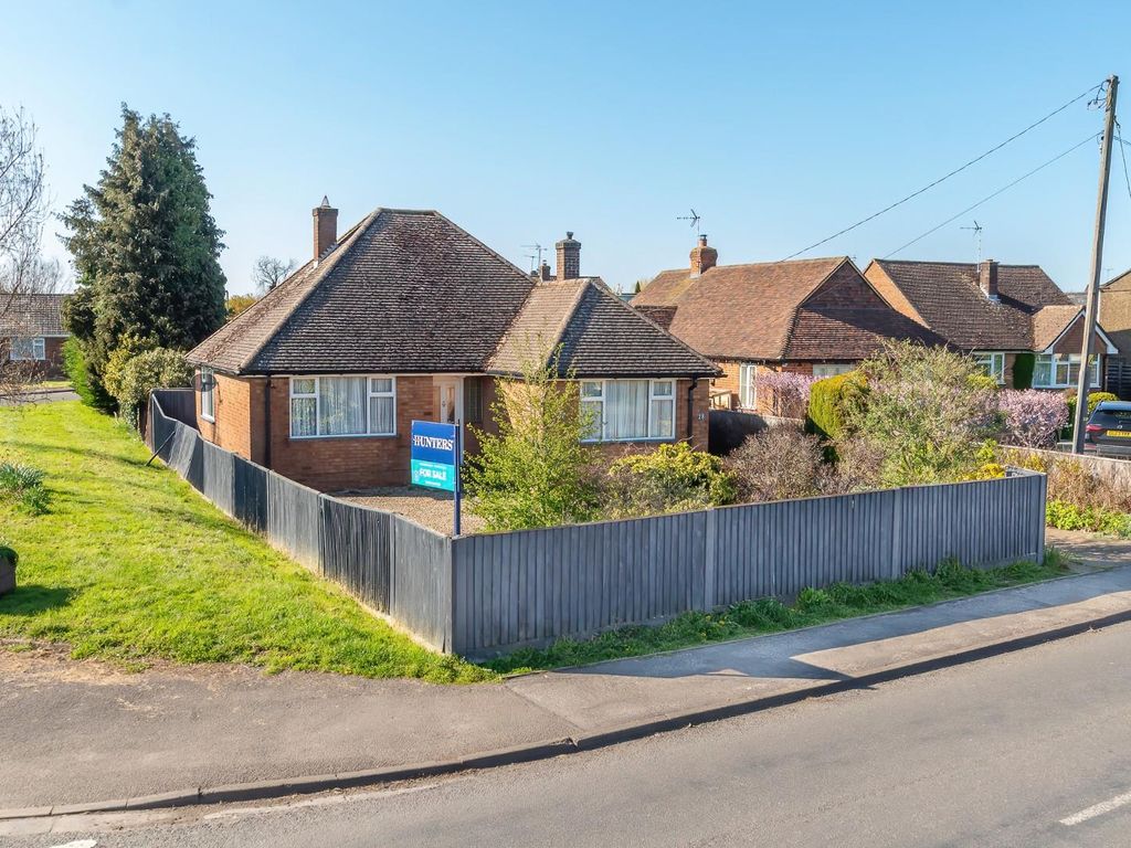 2 bed detached bungalow for sale in High Street, Edlesborough, Dunstable LU6, £500,000