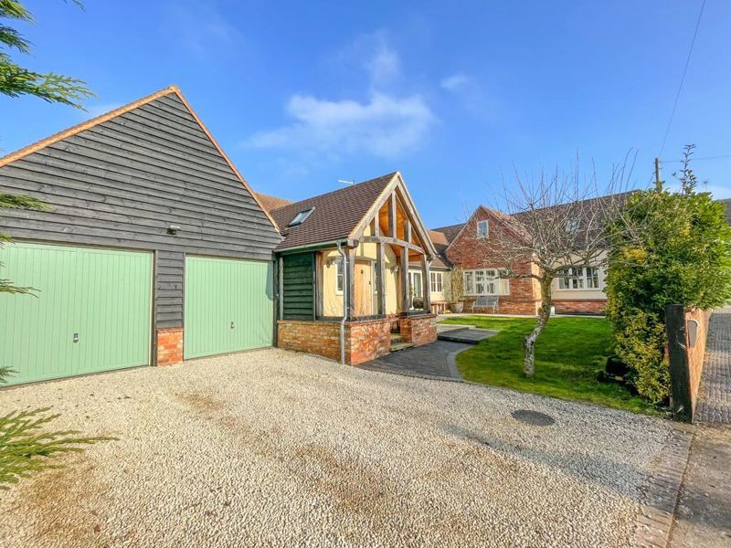 4 bed detached house for sale in High Street South, Stewkley, Leighton Buzzard LU7, £695,000