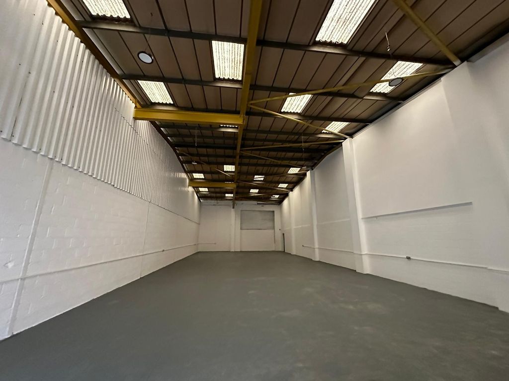 Warehouse to let in Edison Road, St. Ives, Cambridgeshire PE27, £33,600 pa