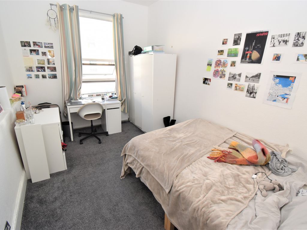 6 bed flat to rent in Warwick Street, Leamington Spa, Warwickshire CV32, £2,995 pcm