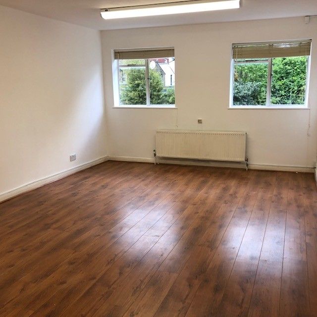 Office to let in Nelson Road, Twickenham TW2, £6,000 pa