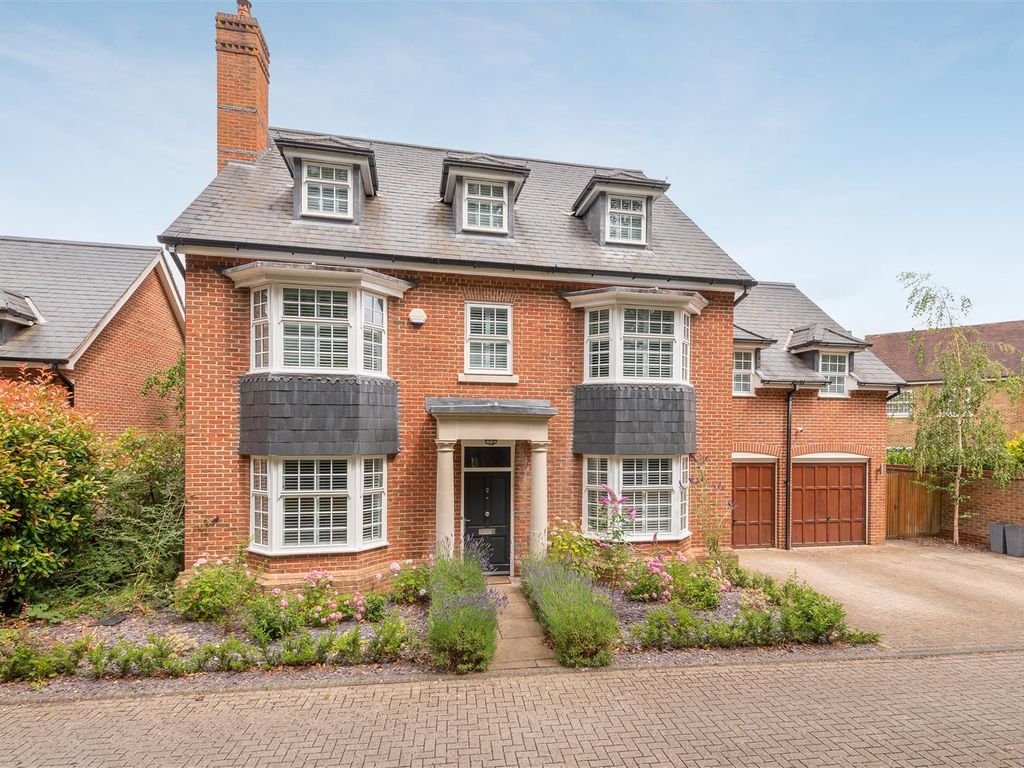 7 bed detached house for sale in Gatcombe Crescent, Ascot SL5, £1,500,000