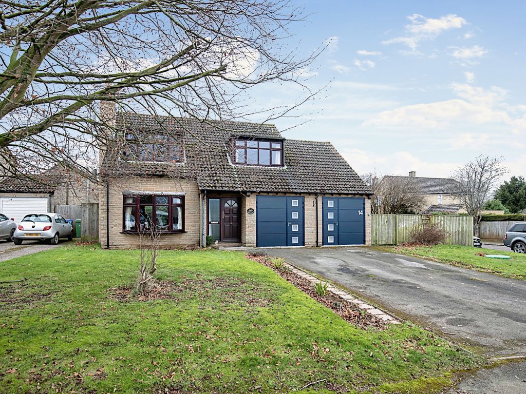 4 bed detached house for sale in Butlers Close, Aston-Le-Walls NN11, £500,000