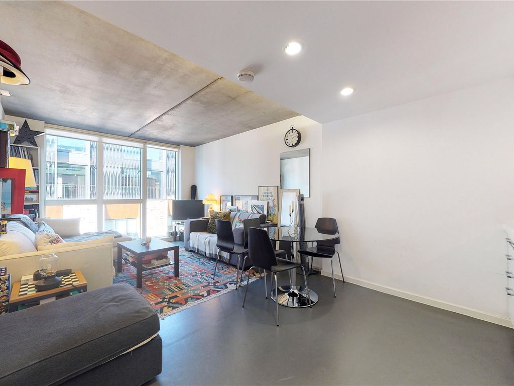 1 bed flat to rent in Christina Street, Shoreditch, London EC2A, £2,400 pcm