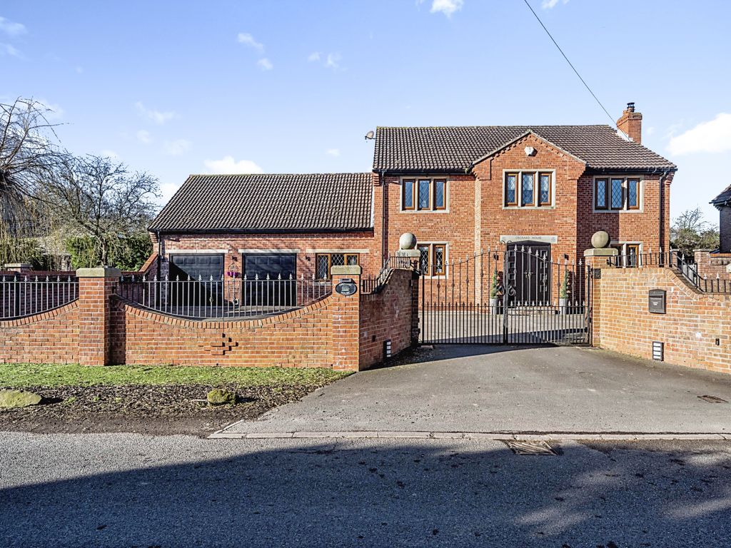 5 bed detached house for sale in Thorpe In Balne, Doncaster DN6, £675,000