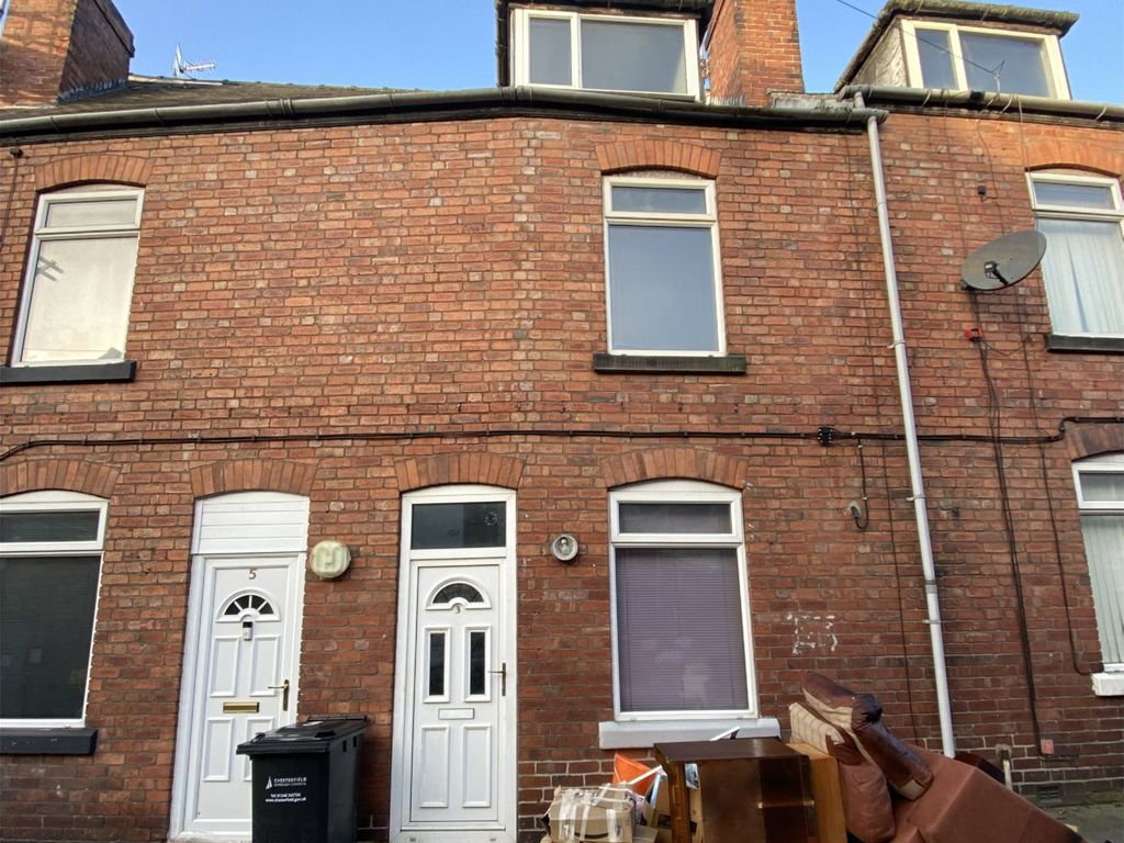 3 bed terraced house for sale in Angel Yard, Chesterfield S40, £110,000