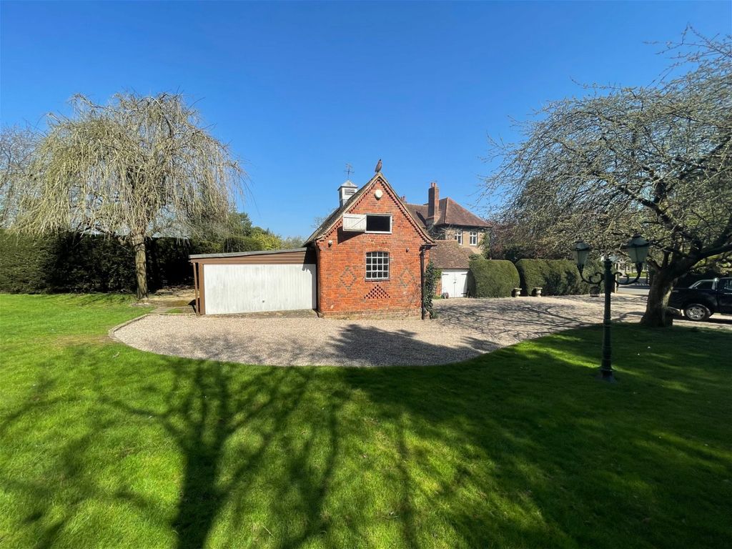 5 bed detached house to rent in Browns Lane, Knowle, Solihull B93, £3,995 pcm