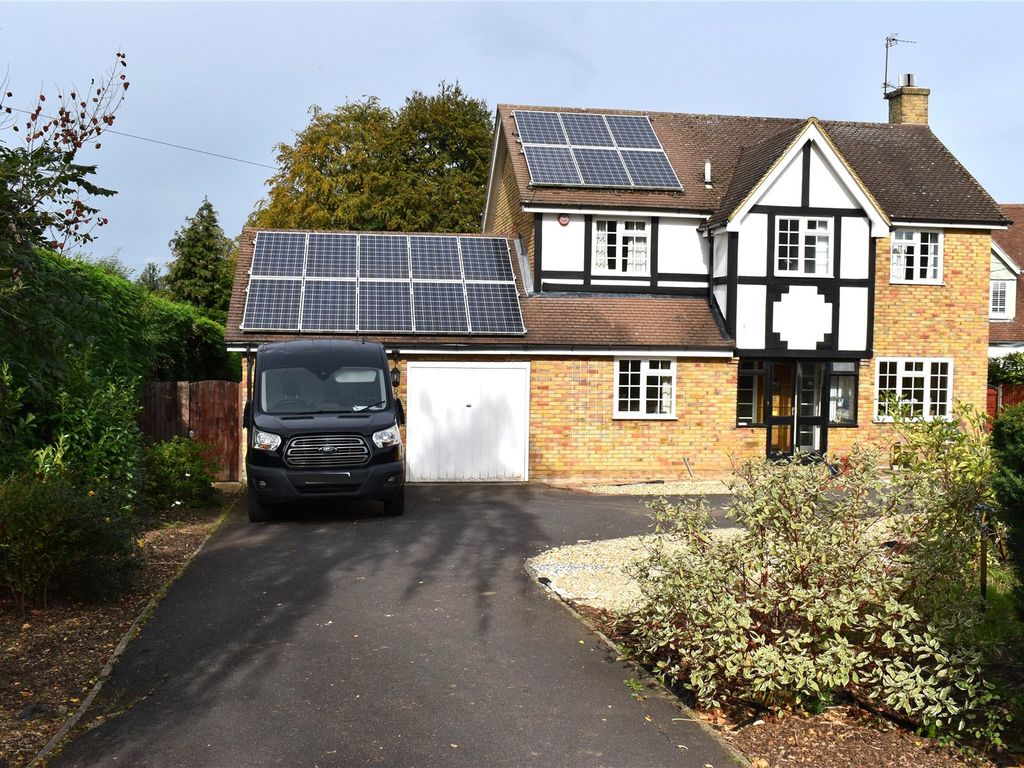 4 bed detached house for sale in Keswick Road, Fetcham, Leatherhead KT22, £1,075,000