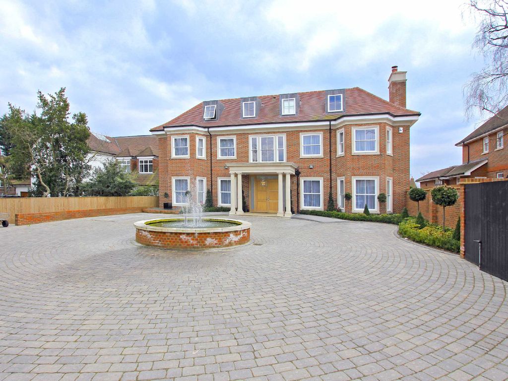 7 bed detached house to rent in Beech Hill, Hadley Wood, Hertfordshire EN4, £24,000 pcm