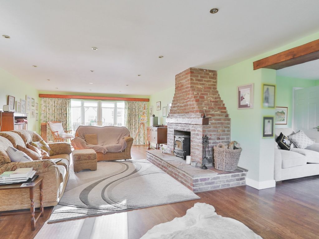 4 bed detached house for sale in Main Street, Lelley, Hull HU12, £425,000