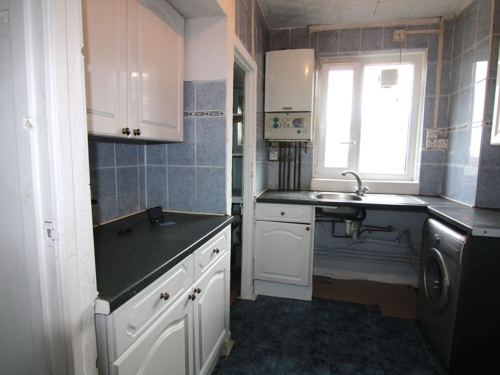 2 bed flat for sale in Green Lanes, London N4, £364,995