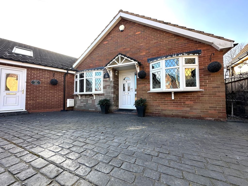 5 bed detached bungalow for sale in Hill Lane, Great Barr B43, £675,000