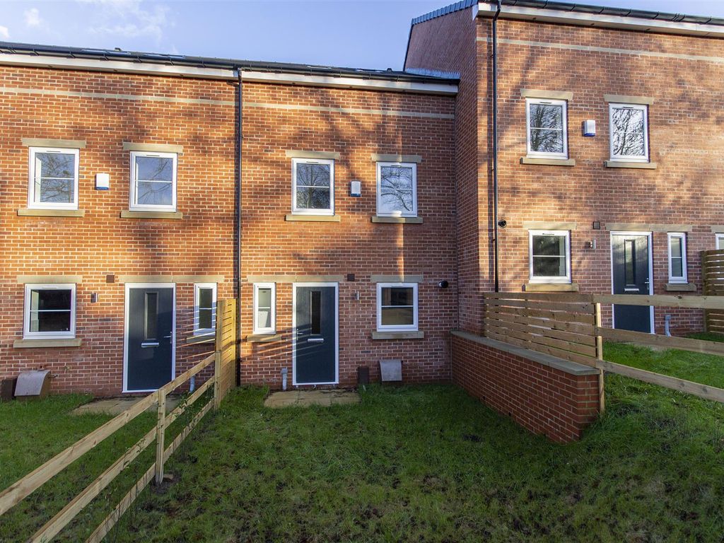New home, 4 bed town house for sale in Leith Grove, Chesterfield S41, £285,000