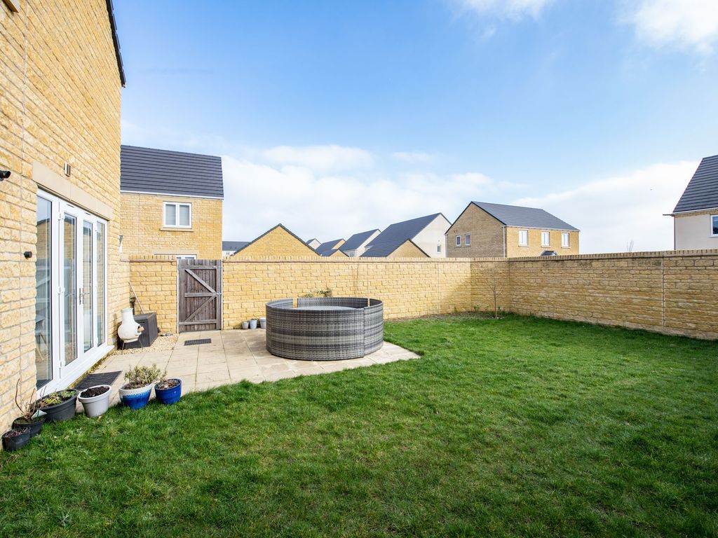 4 bed detached house for sale in Aerodrome Lane, Witney OX29, £500,000