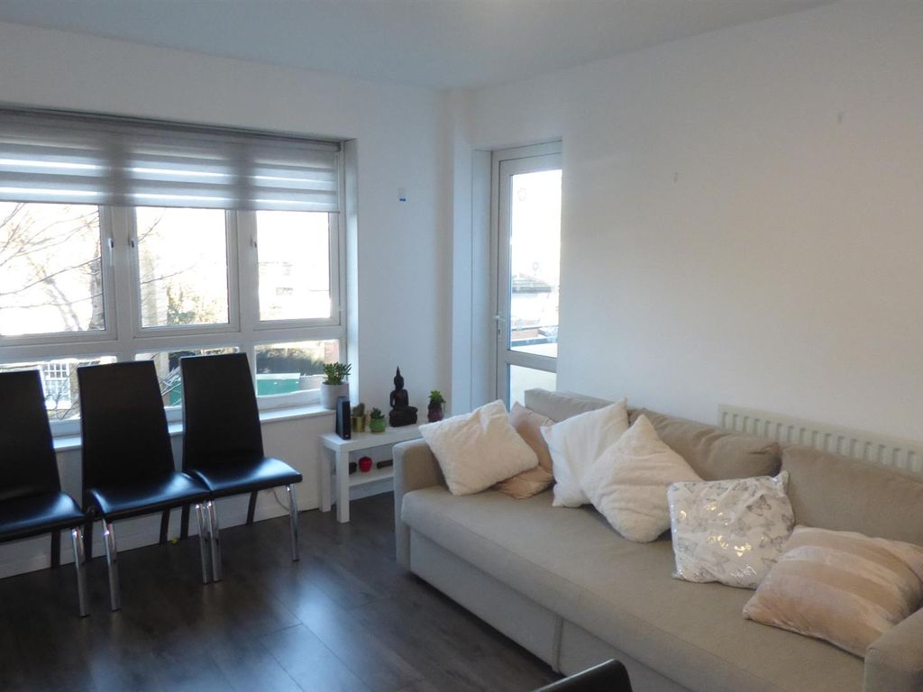 2 bed flat for sale in Raymouth Road, London SE16, £349,500
