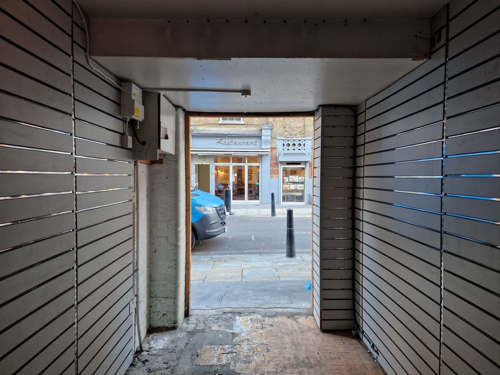 Retail premises to let in 41A Goulston Street, London E1, £11,000 pa