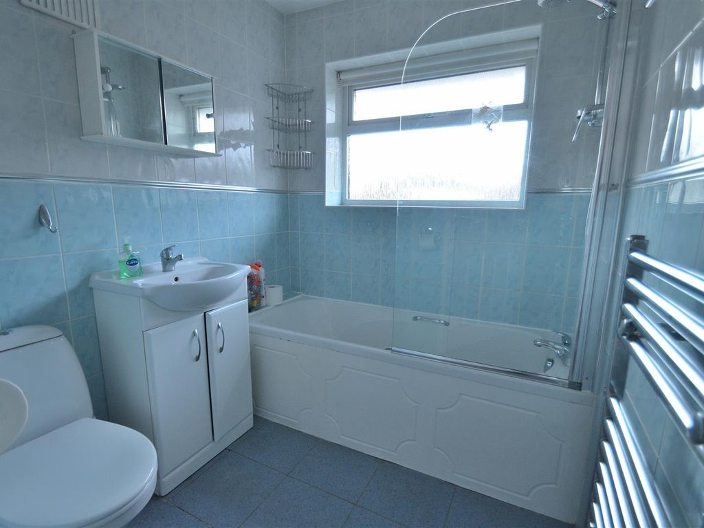3 bed property for sale in Fallowfield, Luton LU3, £360,000