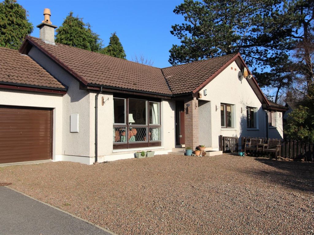 5 bed detached bungalow for sale in Kanachrine Court, Morefield, Ullapool IV26, £349,000