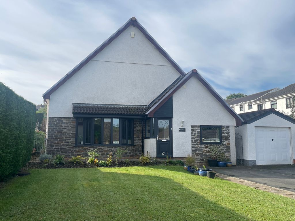 5 bed detached house for sale in Maes Yr Efail, Llanelli SA14, £340,000