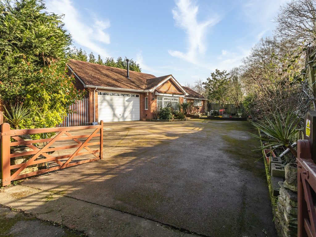 3 bed detached bungalow for sale in The Bower, Pound Hill, Crawley RH10, £650,000