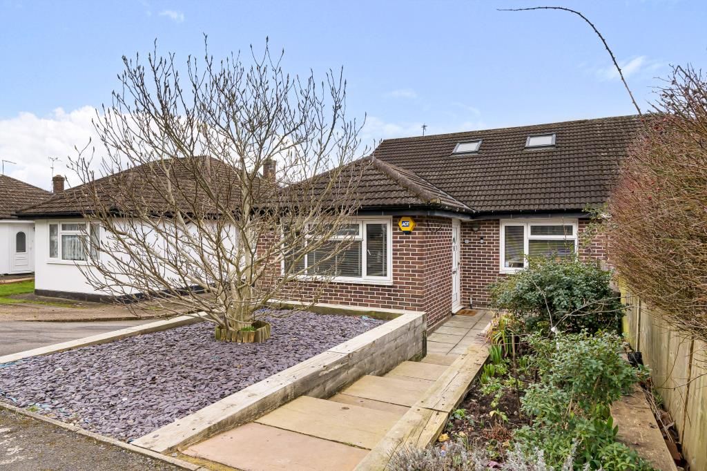 5 bed bungalow for sale in Chesham, Buckinghamshire HP5, £550,000
