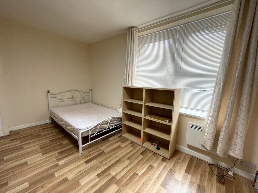1 bed flat to rent in Clare Street, Cardiff CF11, £900 pcm