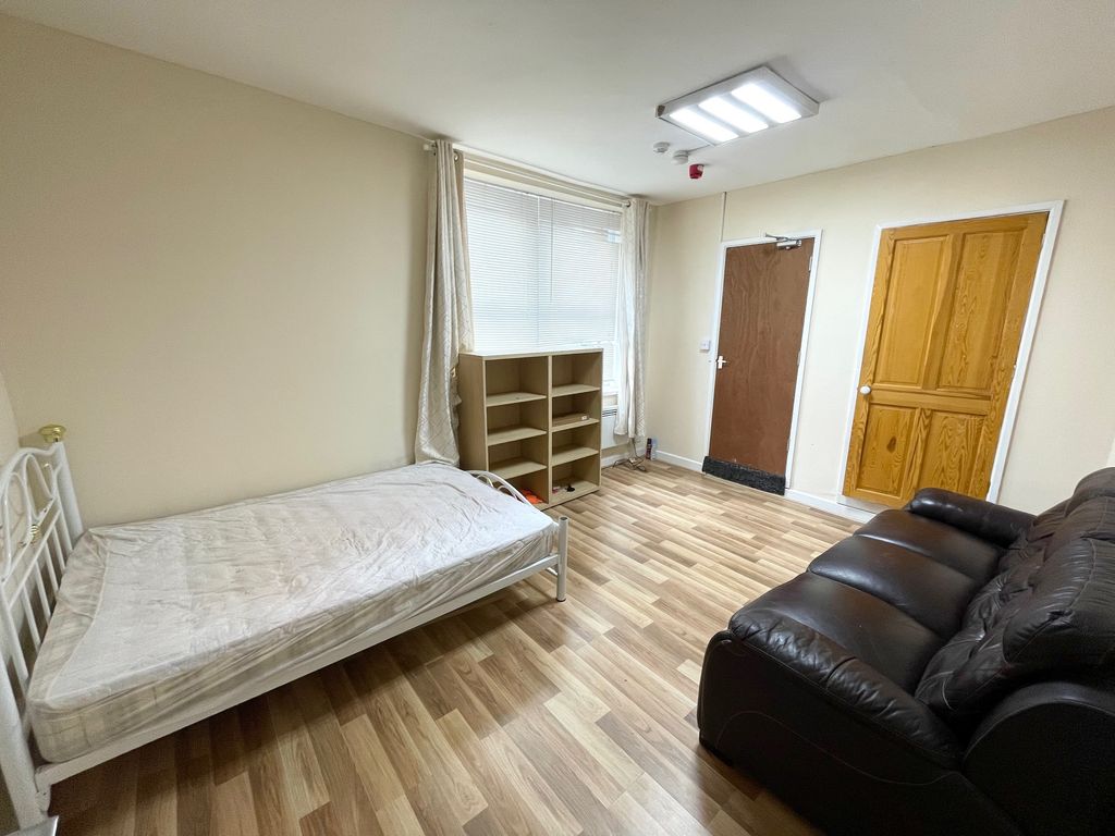 1 bed flat to rent in Clare Street, Cardiff CF11, £900 pcm