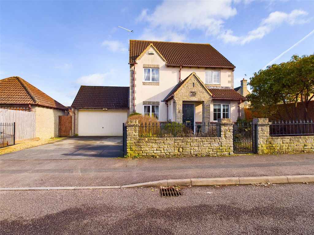 4 bed detached house for sale in Arkendale Drive, Hardwicke, Gloucester, Gloucestershire GL2, £425,000
