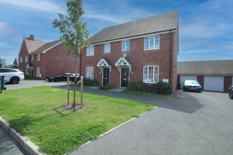 3 bed semi-detached house for sale in Daffodil Crescent, Crawley RH10, £440,000