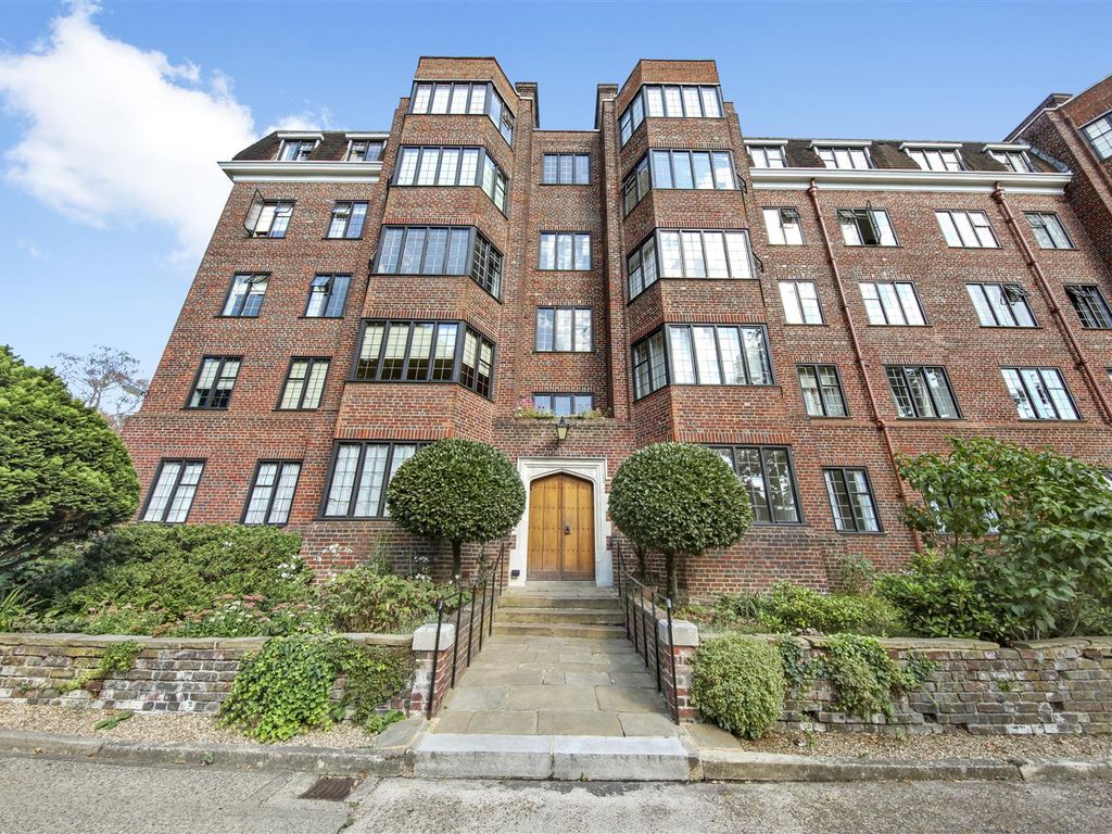 2 bed flat for sale in Girton House, Manor Fields, Putney Hill, Putney SW15, £695,000