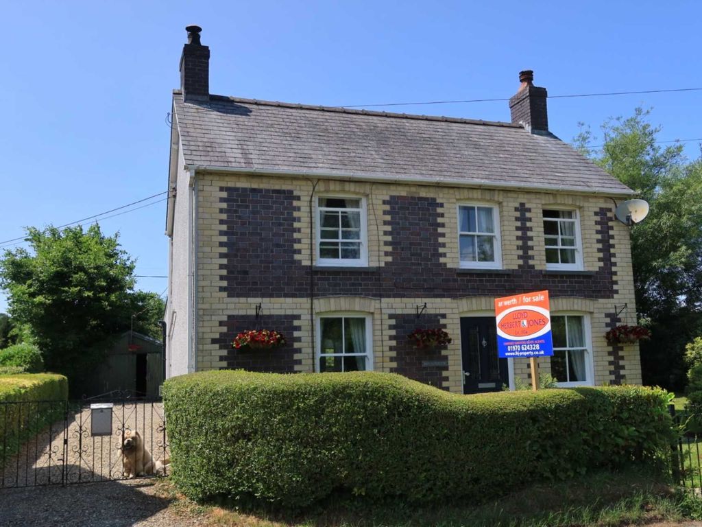 3 bed detached house for sale in Tynreithyn, Tregaron SY25, £269,950