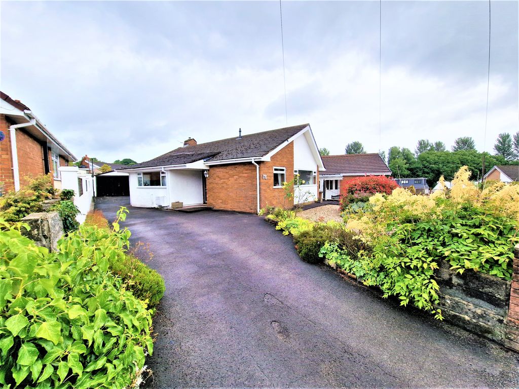 3 bed bungalow for sale in Chapel Close, Pontllanfraith NP12, £275,000