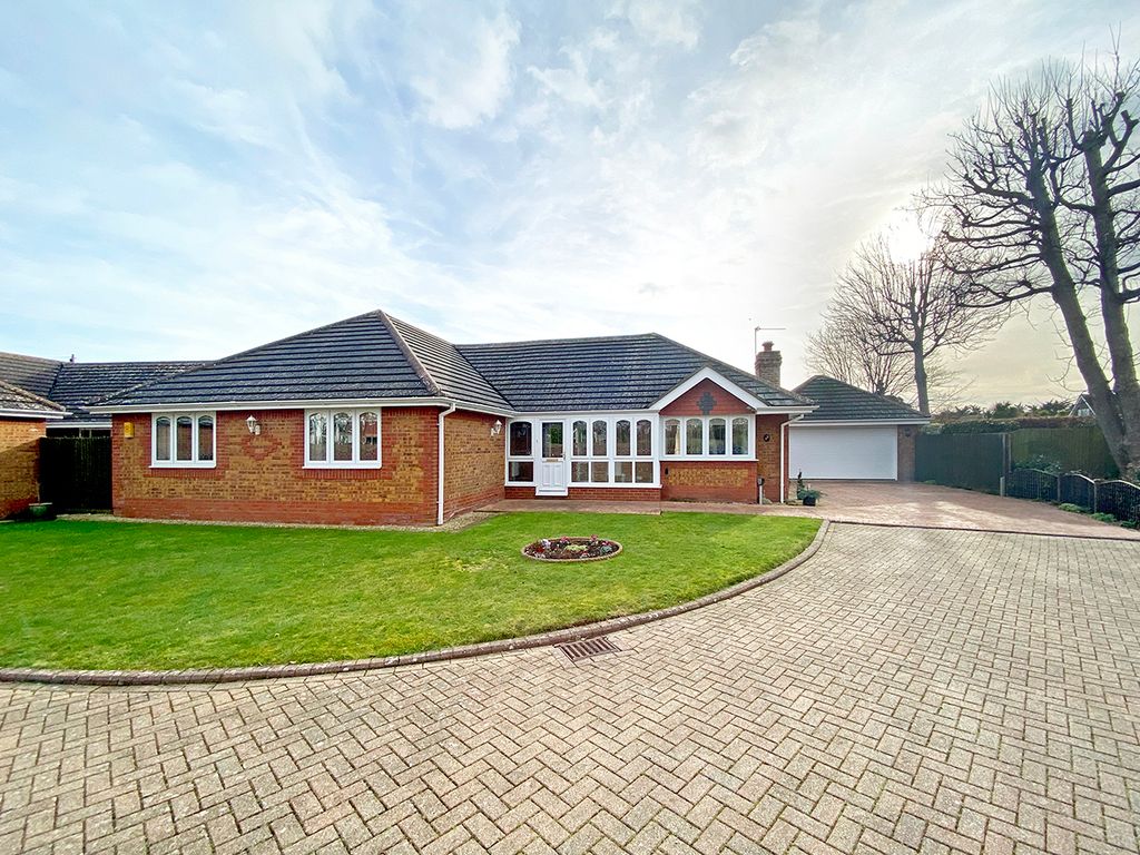 3 bed detached bungalow for sale in Woodstock Gardens, Aldwick Avenue, Aldwick, Bognor Regis, West Sussex PO21, £795,000