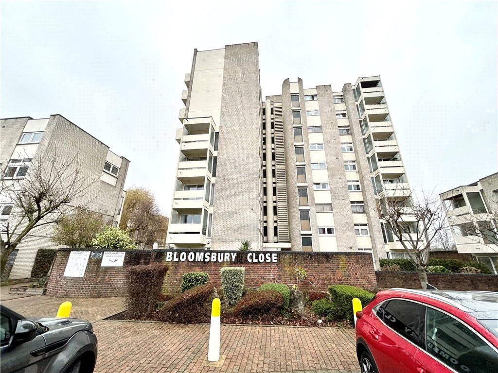 4 bed flat for sale in Bloomsbury Close, London W5, £450,000