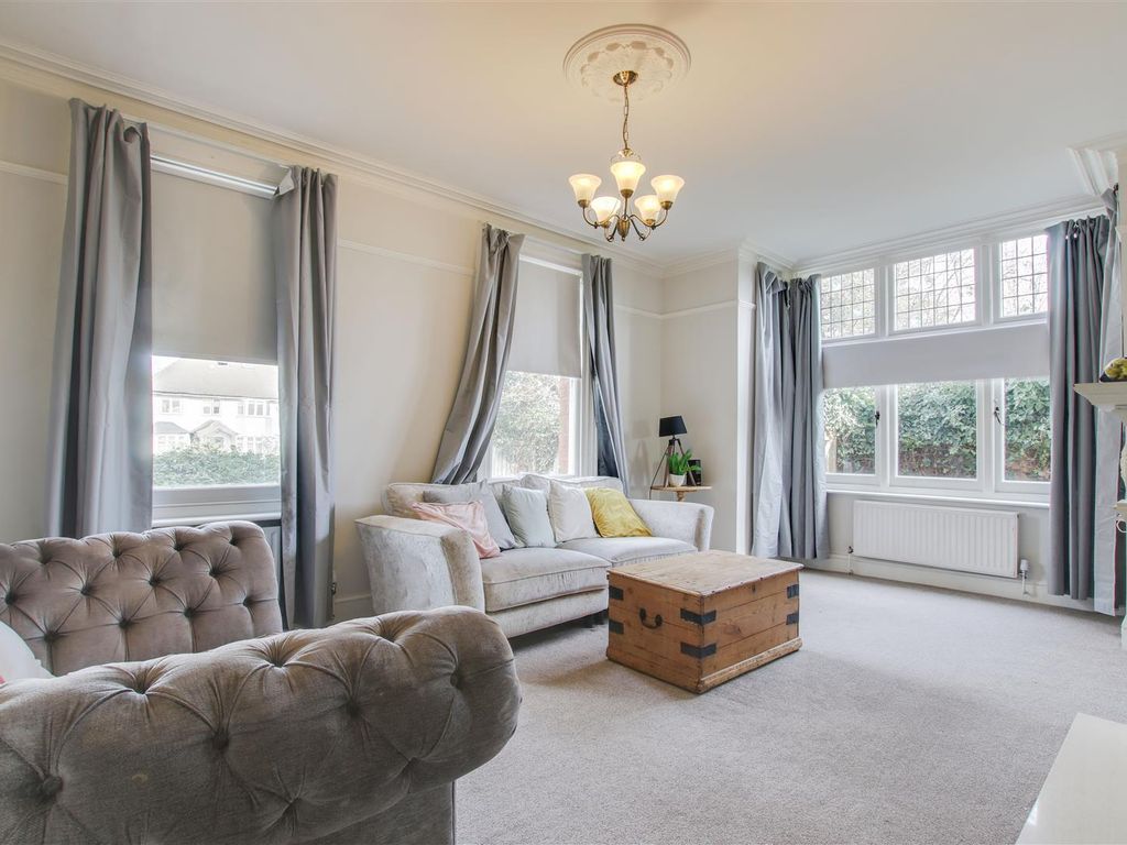 2 bed flat for sale in Dig Dag Hill, Cheshunt, Waltham Cross EN7, £375,000