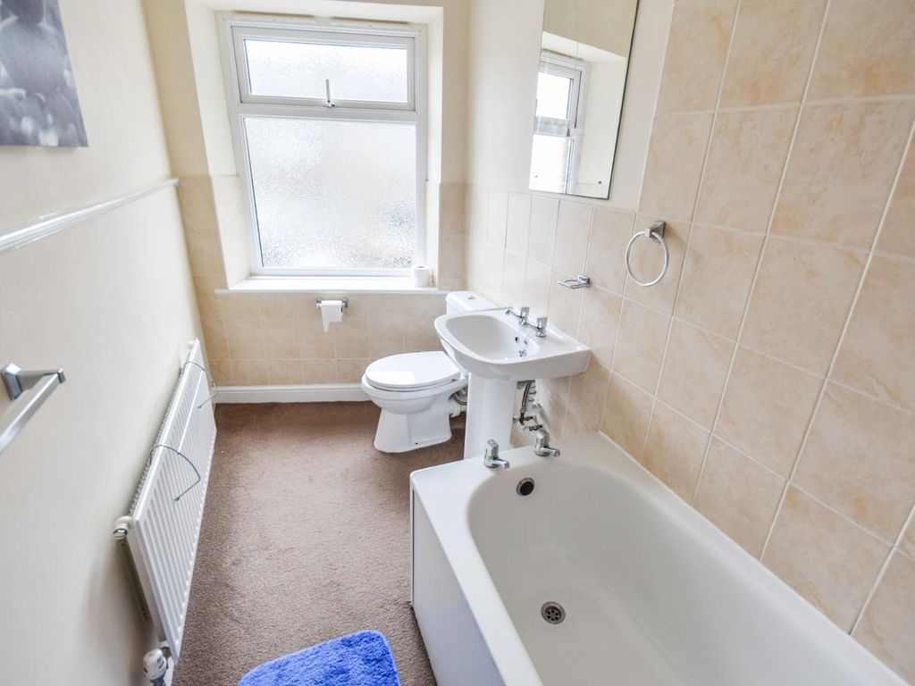 Room to rent in Eldon Place, Cutler Heights, Bradford BD4, £440 pcm