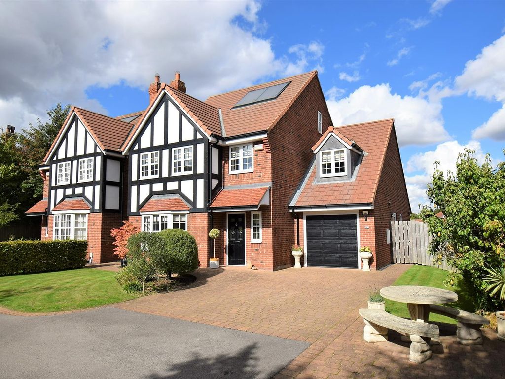 5 bed detached house for sale in Heads Lane, Hessle HU13, £599,950