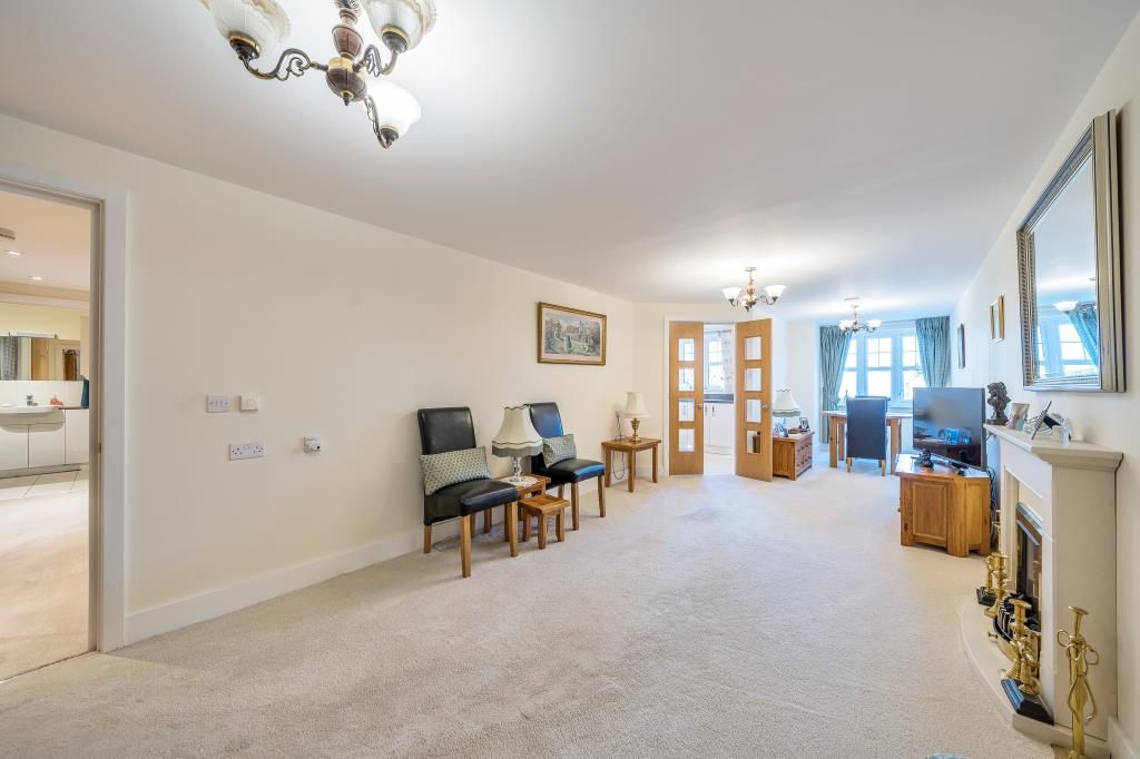 2 bed flat for sale in Maidenhead, Berkshire SL6, £375,000