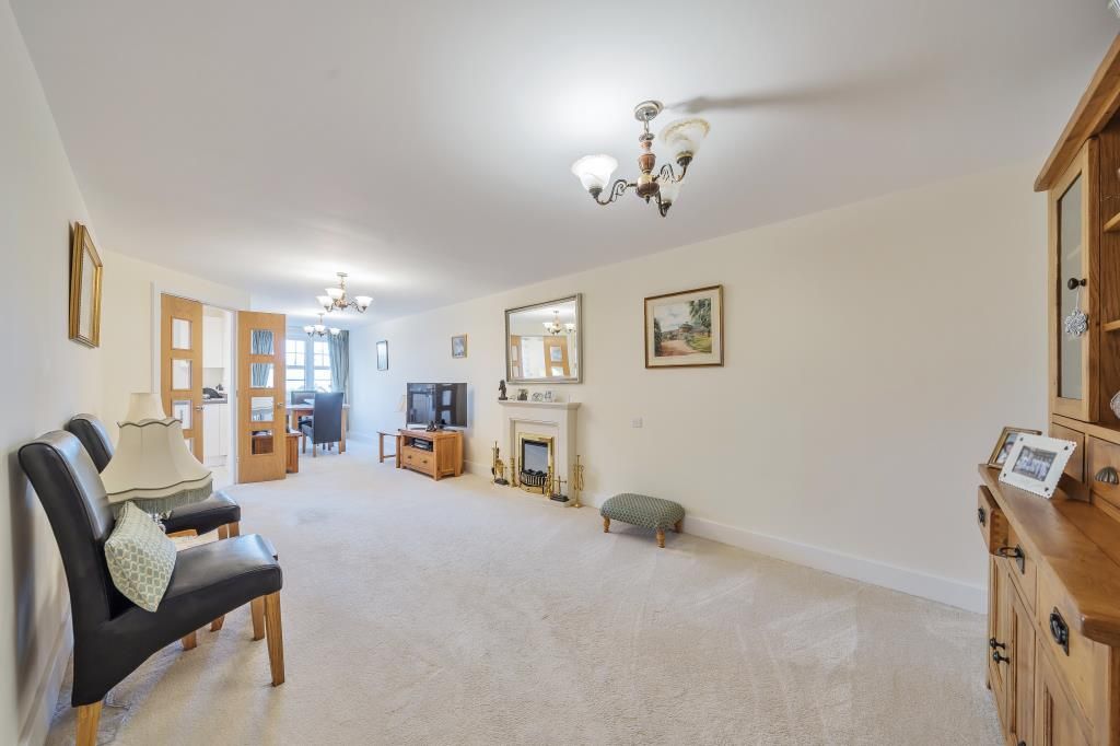 2 bed flat for sale in Maidenhead, Berkshire SL6, £375,000